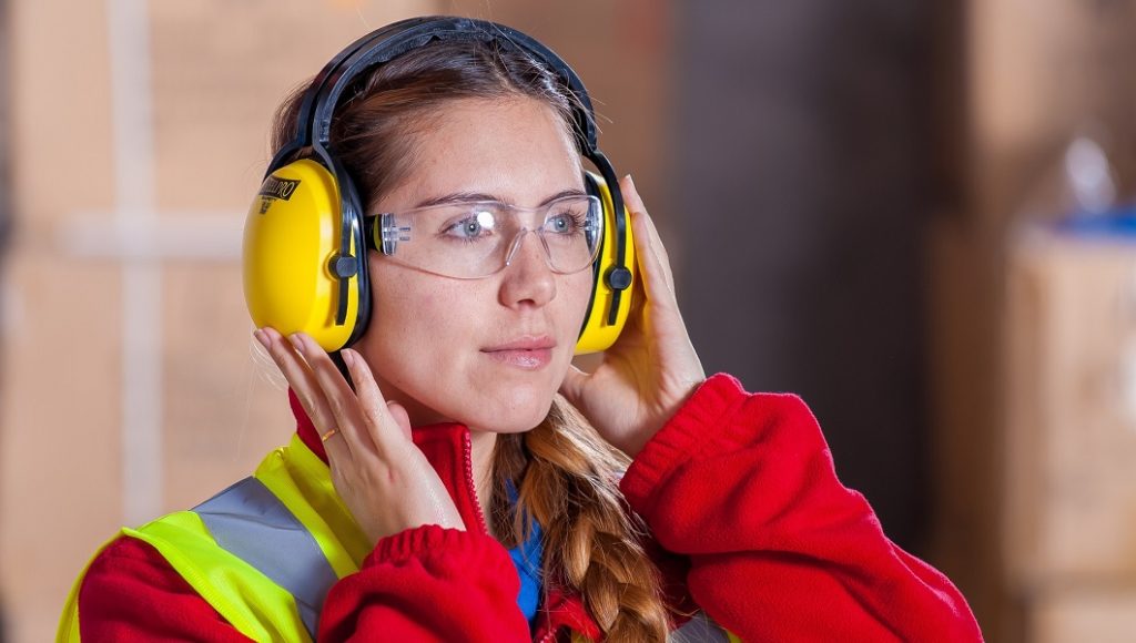 Credo molto nella formazione dei giovani che si affacciano sul mondo del lavoro, perché rappresenta la risposta efficace alla scarsa considerazione del benessere individuale che ancora mostrano le "vecchie" generazioni. 