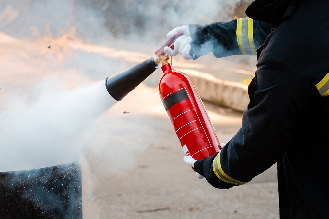 Il decreto 2 settembre 2021 effettua una distinzione tra due tipologie di formazione antincendio, una per tutti i lavoratori e una per gli addetti al servizio antincendio.