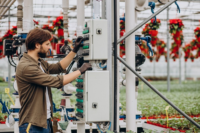 Ogni impianto elettrico realizzato ad arte ha una componente di sicurezza chiamata impianto di messa a terra. Per effetto del DPR 462/01, ogni datore di lavoro è tenuto a gestire tale impianto provvedendo alla denuncia a INAIL.